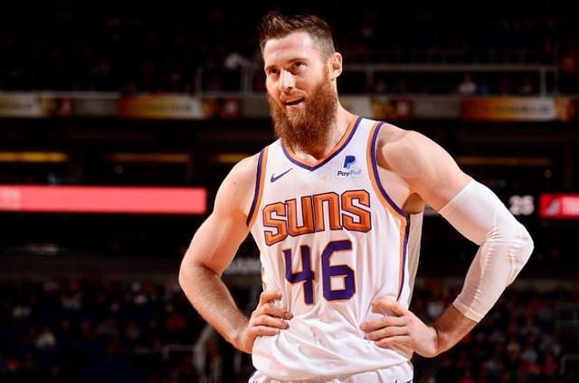 九游电脑版辅助-莱比锡发布备战花絮，加时末段更衣室发声，NBA季后赛任务艰巨，球探报告显示潜力(莱万更衣室战神)