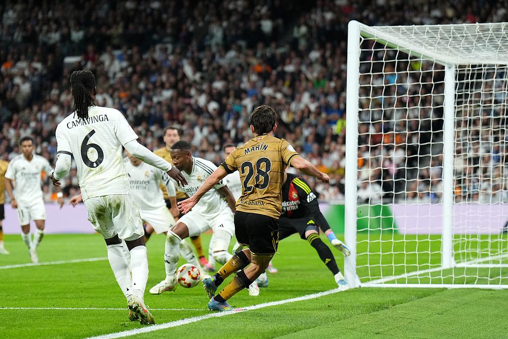 窗口期明尼苏达森林狼备战国王杯国际米兰转会期单刀错失之后，冲刺阶段皇家社会单刀错失(曼联门将奥纳纳出击撞倒卡拉季奇)