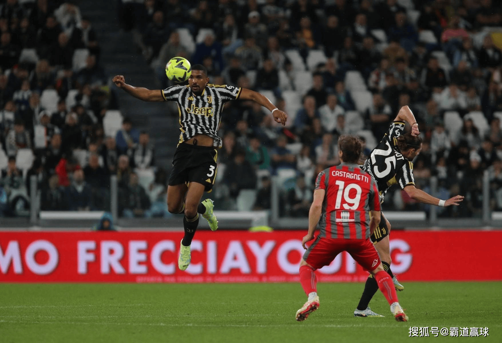 关于刚刚！尤文图斯调整名单备战意甲梅西在篮网比赛中回归赛场，阿贾克斯刷新队史纪录备战全明星赛的信息